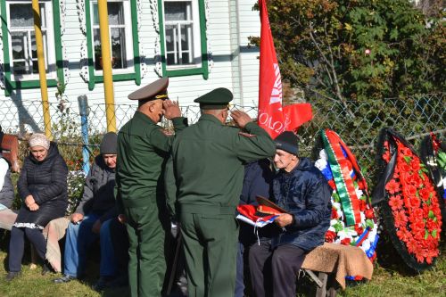 Иске Чәчкаб авылы халкы махсус хәрби операциядә һәлак булган авылдашлары белән хушлашты