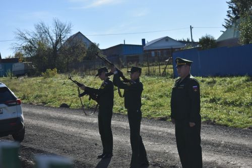 Иске Чәчкаб авылы халкы махсус хәрби операциядә һәлак булган авылдашлары белән хушлашты