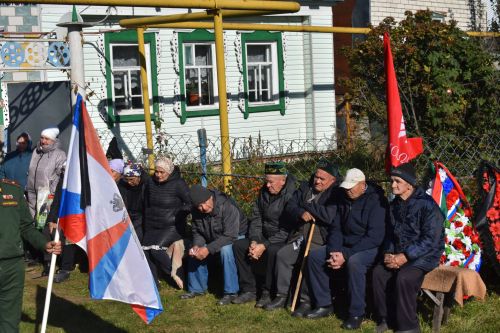 Иске Чәчкаб авылы халкы махсус хәрби операциядә һәлак булган авылдашлары белән хушлашты
