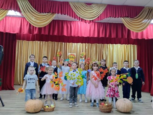 В Большетябердинском сельском доме культуры прошел литературно-музыкальный вечер «Осенний бал» с участием младших школьников