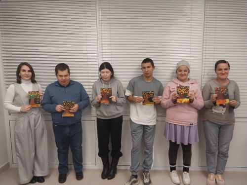 В отделении социальной помощи семьи и детей ГАУСО «КЦСОН «Омет» в Кайбицком районе прошел мастер-класс по созданию поделки «Осеннее дерево»