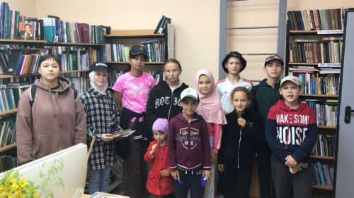 Сотрудники Большерусаковской библиотеки организовали совместное мероприятие с клубом для людей разных возрастов под названием «Музыкальная гостиная»