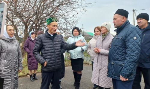 Төмән өлкәсендәге Түбән Тәүде районының Киндерле авылында сәяси репрессия корбаннарына куелган һәйкәл — кайбычлыларга куелган һәйкәл ул