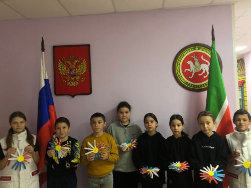 В МБОУ «Чутеевская СОШ» для учеников 4-5 классов провели мастер-класс по созданию творческих поделок к Дню народного единства