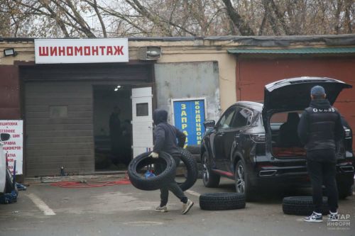 Автоэксперт Попов объяснил, какую резину выбрать на зиму: шипованную или липучую