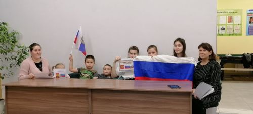 В Бурундуковском сельском доме культуры прошла познавательная беседа «Символы России»