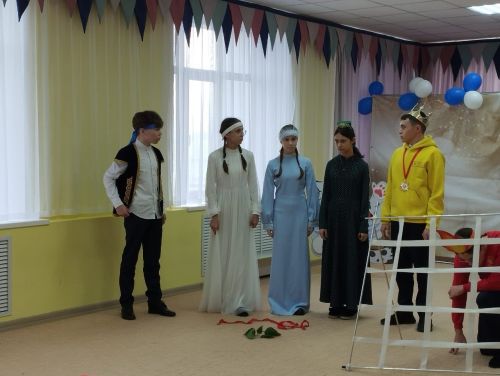 Воспитанники детского сада в Кайбицах увидели поучительную сказку «Ут хәйләсе», которую представили юные артисты из «Движения Первых»