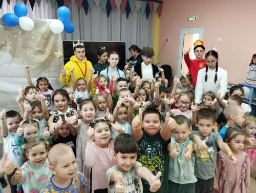 Воспитанники детского сада в Кайбицах увидели поучительную сказку «Ут хәйләсе», которую представили юные артисты из «Движения Первых»