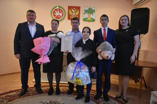 Кайбычта туу турында таныклык тапшыру тантанасы узды