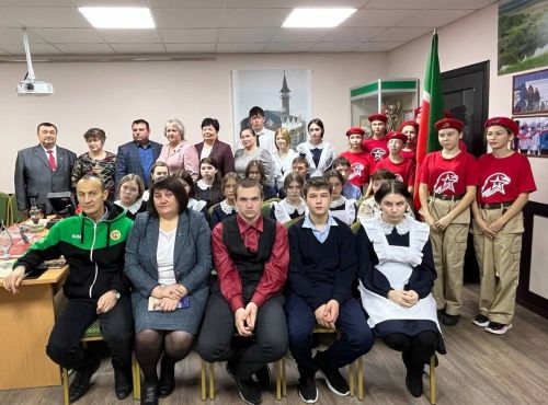 В музее Кайбицкого края состоялось занятие для учеников района по случаю Дня флага Татарстана в рамках программы «Пушкинская карта»