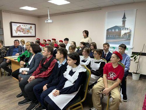 В музее Кайбицкого края состоялось занятие для учеников района по случаю Дня флага Татарстана в рамках программы «Пушкинская карта»