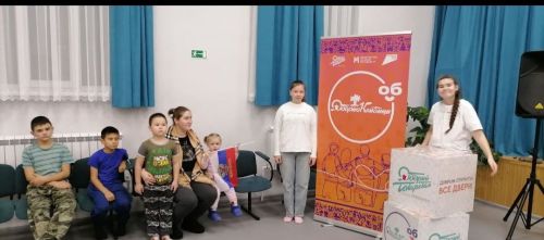 В Бурундуковской сельской библиотеке совместно с домом культуры состоялась увлекательная встреча для детей под названием «Россия — единая семья»