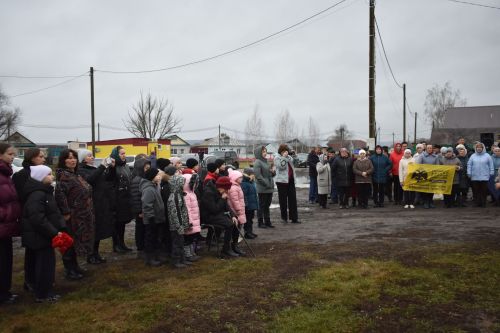 В Малых Мемях состоялось мероприятие, посвященное памяти бойцов, погибших при выполнении воинского долга в ходе спецоперации
