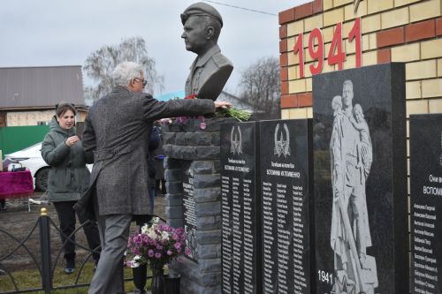 В Малых Мемях состоялось мероприятие, посвященное памяти бойцов, погибших при выполнении воинского долга в ходе спецоперации