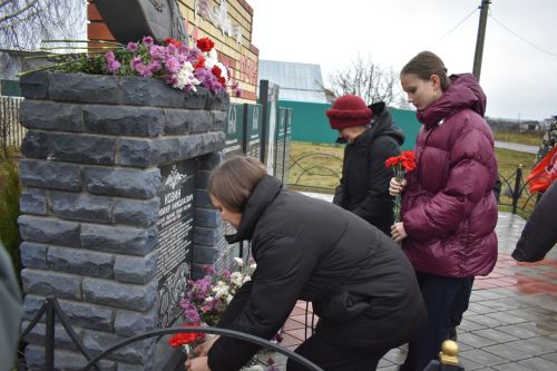 В Малых Мемях состоялось мероприятие, посвященное памяти бойцов, погибших при выполнении воинского долга в ходе спецоперации