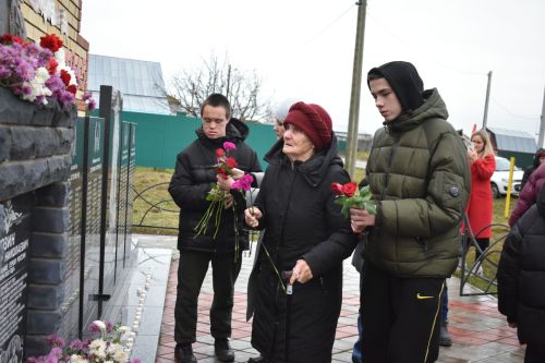 В Малых Мемях состоялось мероприятие, посвященное памяти бойцов, погибших при выполнении воинского долга в ходе спецоперации