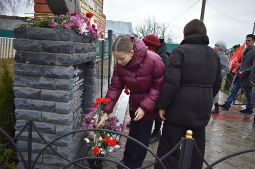 В Малых Мемях состоялось мероприятие, посвященное памяти бойцов, погибших при выполнении воинского долга в ходе спецоперации