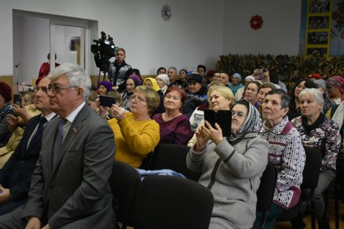 На родине Героя России — в Малых Мемях состоялась презентация книги