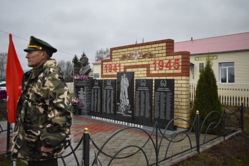 В Малых Мемях состоялось мероприятие, посвященное памяти бойцов, погибших при выполнении воинского долга в ходе спецоперации