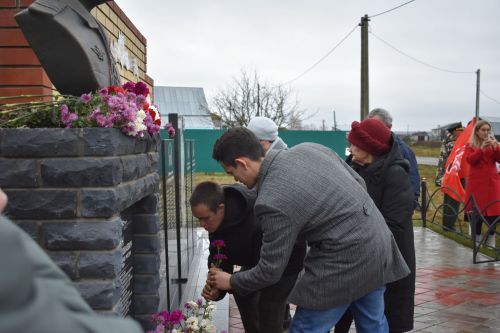 В Малых Мемях состоялось мероприятие, посвященное памяти бойцов, погибших при выполнении воинского долга в ходе спецоперации