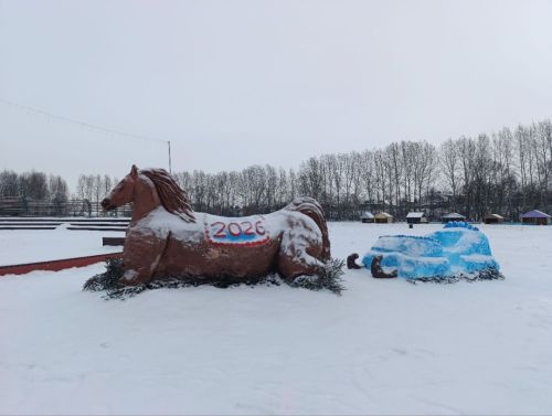 Снежные скульптуры в парке «Дубрава»