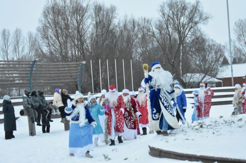 В Кайбицах состоялось открытие главной елки района