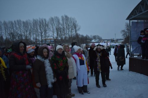 В Кайбицах состоялось открытие главной елки района