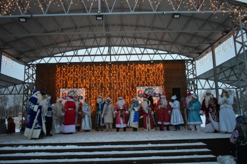 В Кайбицах состоялось открытие главной елки района