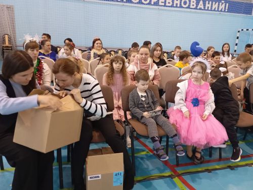 В Кайбицах состоялась новогодняя елка для детей с ограниченными возможностями здоровья, приемных детей, детей-сирот и детей участников СВО