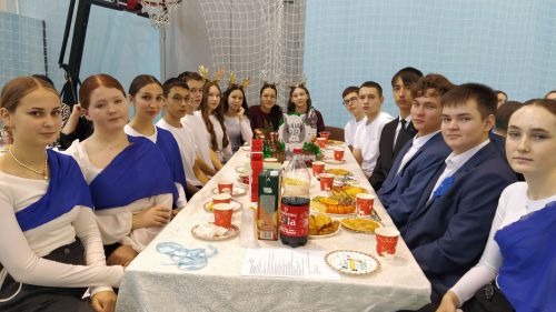 Активисты и отличники учебы Кайбицкого района собрались на елку