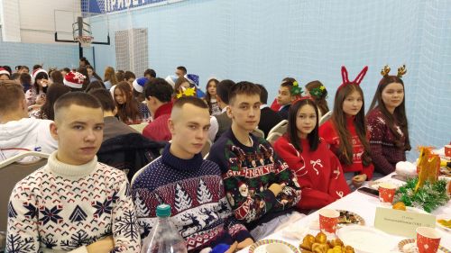 Активисты и отличники учебы Кайбицкого района собрались на елку