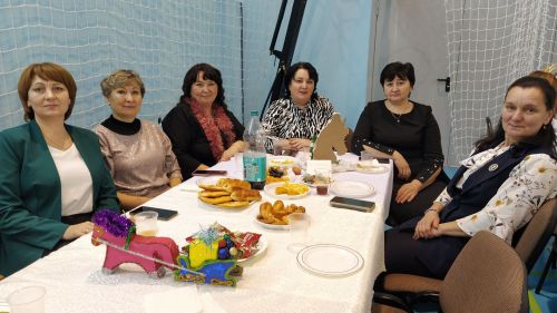 Активисты и отличники учебы Кайбицкого района собрались на елку