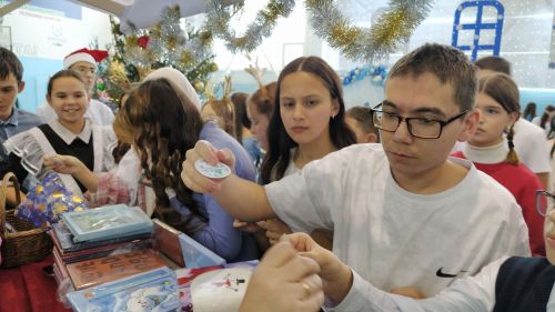Активисты и отличники учебы Кайбицкого района собрались на елку