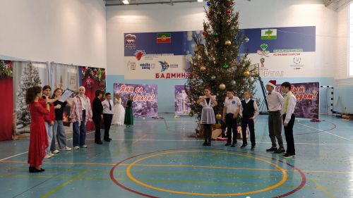 Активисты и отличники учебы Кайбицкого района собрались на елку