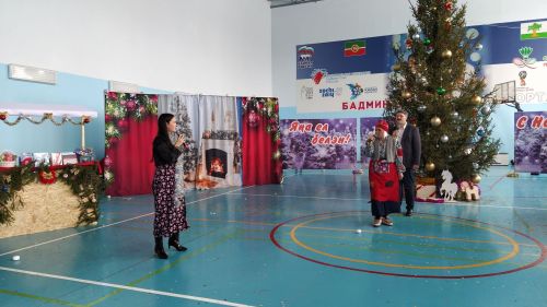 Активисты и отличники учебы Кайбицкого района собрались на елку