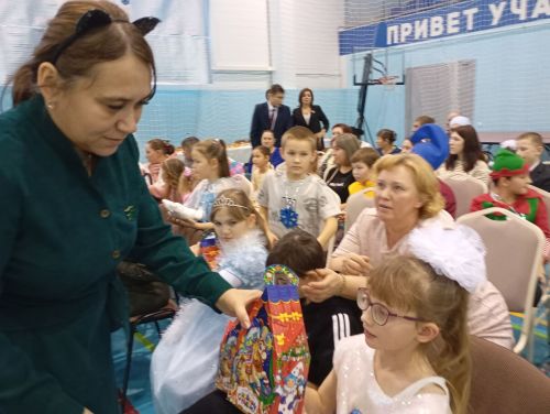 В Кайбицах состоялась новогодняя елка для детей с ограниченными возможностями здоровья, приемных детей, детей-сирот и детей участников СВО