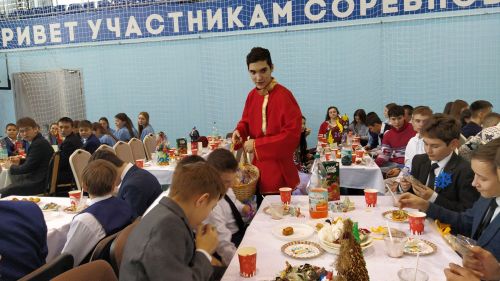Активисты и отличники учебы Кайбицкого района собрались на елку