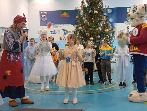 В Кайбицах состоялась новогодняя елка для детей с ограниченными возможностями здоровья, приемных детей, детей-сирот и детей участников СВО