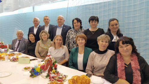 Активисты и отличники учебы Кайбицкого района собрались на елку