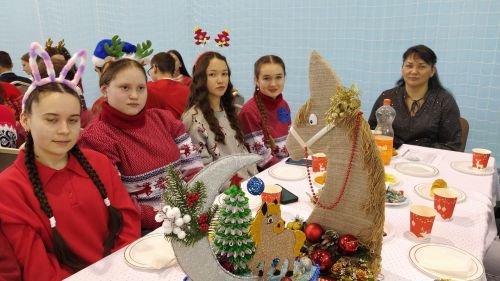 Активисты и отличники учебы Кайбицкого района собрались на елку