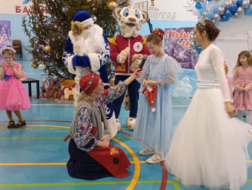 В Кайбицах состоялась новогодняя елка для детей с ограниченными возможностями здоровья, приемных детей, детей-сирот и детей участников СВО