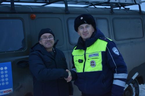 В Кайбицах автоинспекторы поздравили водителей с Новым годом