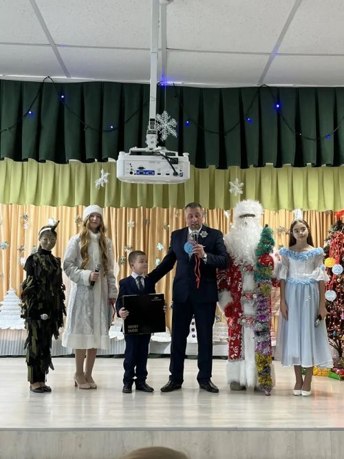 В Чутеевской школе перед Новым годом прошла трогательная акция «Елка желаний»