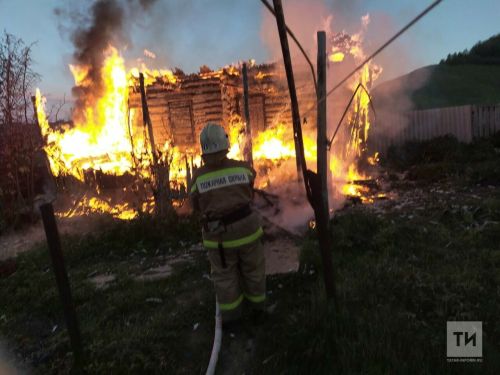 Во время ремонта крыши фермы в Татарстане погиб 64-летний рабочий