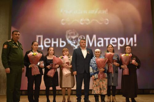 В Кайбицах на торжестве по случаю Дня матери чествовали матерей и жен героев настоящего времени