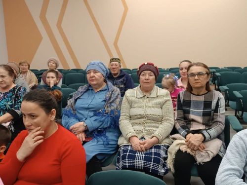 Борындык авылында маскировка челтәре үрүчеләр белән район башлыгы урынбасары очрашты