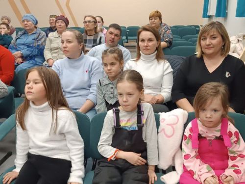 Борындык авылында маскировка челтәре үрүчеләр белән район башлыгы урынбасары очрашты