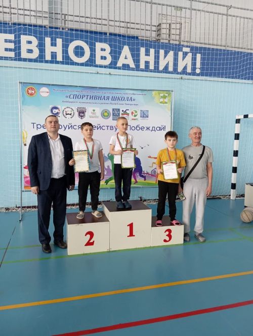 В бассейне «Салават купере» прошло лично-командное первенство по плаванию среди воспитанников спортивных школ, посвященное Году защитника Отечества