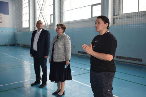 В бассейне «Салават купере» прошло лично-командное первенство по плаванию среди воспитанников спортивных школ, посвященное Году защитника Отечества