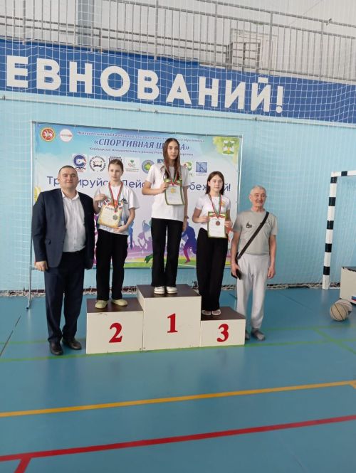В бассейне «Салават купере» прошло лично-командное первенство по плаванию среди воспитанников спортивных школ, посвященное Году защитника Отечества
